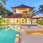 Villa Chandika - 4 Bdr Villa With Private Pool, Walk To The Beach