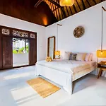 Villa Chandika - 4 Bdr Villa With Private Pool, Walk To The Beach