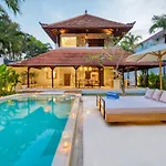 Villa Chandika - 4 Bdr Villa With Private Pool, Walk To The Beach