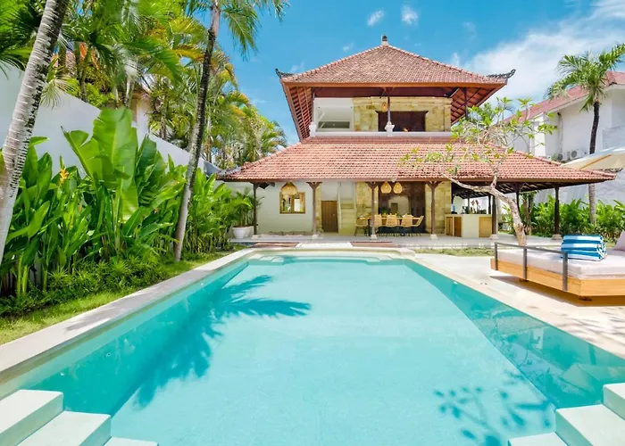 Villa Chandika - 4 Bdr Villa With Private Pool, Walk To The Beach